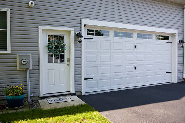 24/7 Emergency Garage Door Panel Replacement experts in San Manuel, AZ